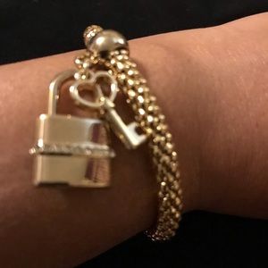 Streachy 18KGP stretchy bracelets, with lock and key charm